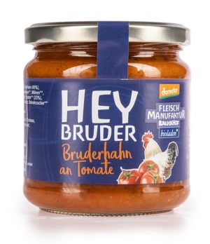 b* Bruderhahn an Tomate